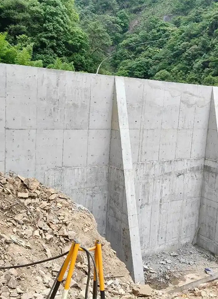 长治城区重力式挡土墙